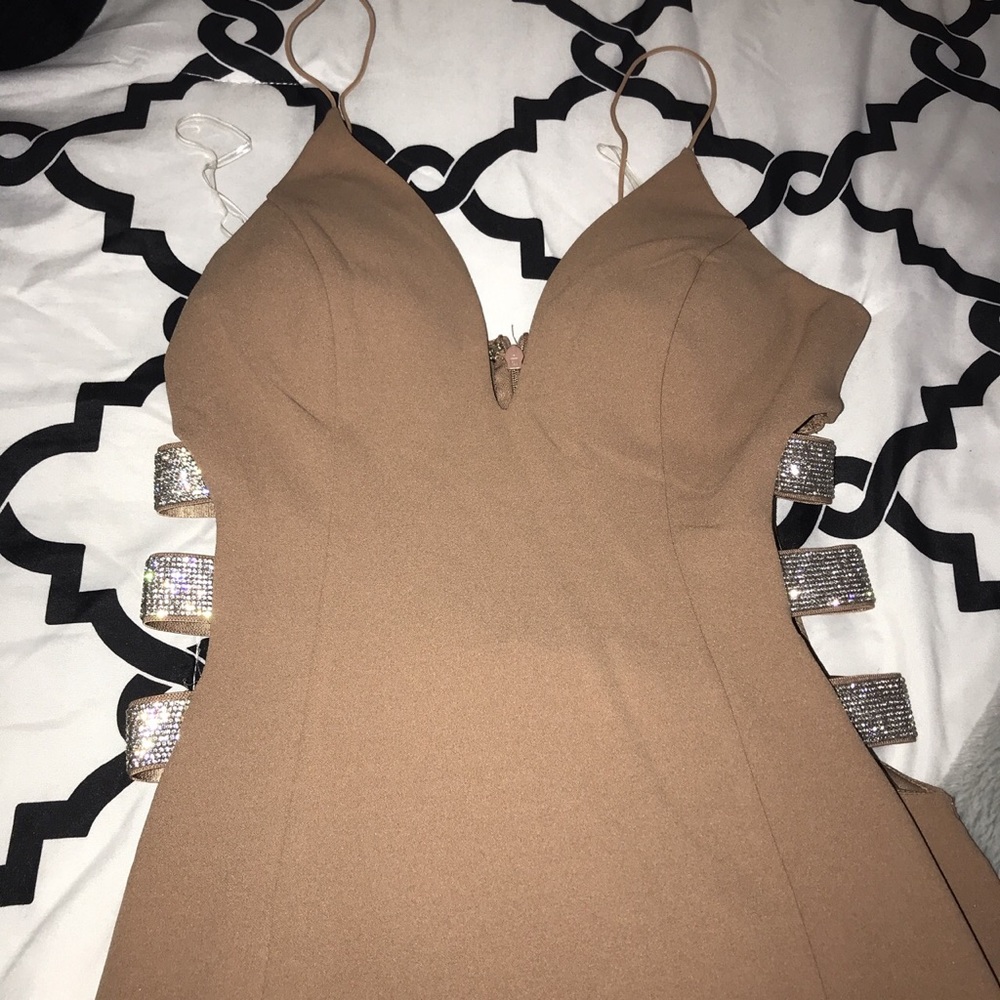 beautiful body on tan and silver dress